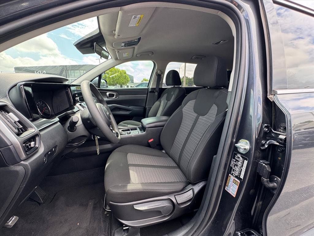 Certified 2023 Kia Sorento LX FWD image 15