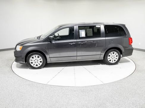 Used 2020 Dodge Grand Caravan SE w/ UConnect Hands-Free Group FWD image 30