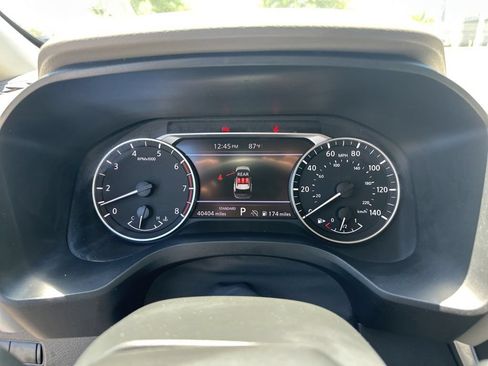 Certified 2025 Nissan Rogue SV FWD image 14