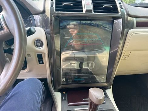 Used 2019 Lexus GX 460 Premium w/ Premium Package image 4