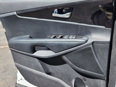 Used 2017 Kia Sorento LX AWD/4WD image 12