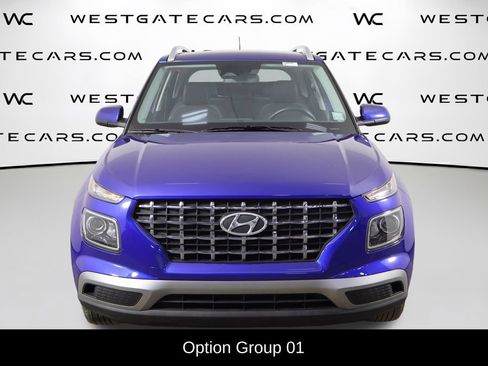 Used 2025 Hyundai Venue SEL FWD image 2