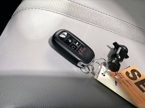 Used 2025 Honda Pilot Touring image 19