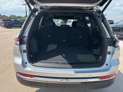 New 2025 Jeep Grand Cherokee Limited image 5