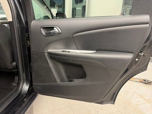 Used 2017 Dodge Journey SE w/ Flexible Seating Group image 22