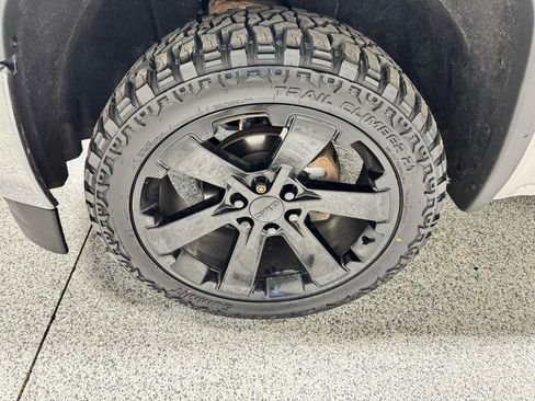 Used 2018 GMC Sierra 1500 SLE w/ SLE Value Package AWD/4WD image 5