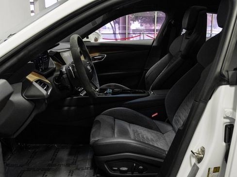 Used 2022 Audi e-tron GT Premium Plus image 4