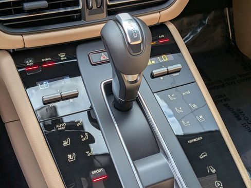 New 2026 Porsche Macan image 21