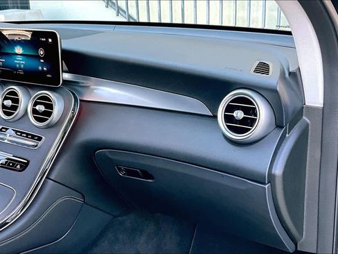 Used 2021 Mercedes-Benz GLC 300 image 17