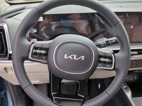 Certified 2025 Kia Sorento EX image 10