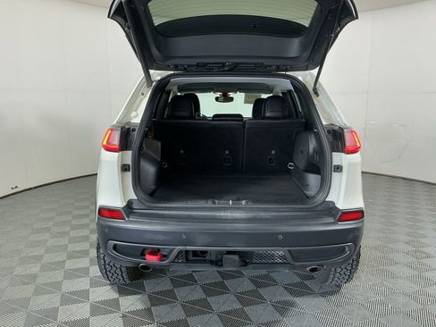 Used 2019 Jeep Cherokee Trailhawk AWD/4WD image 25