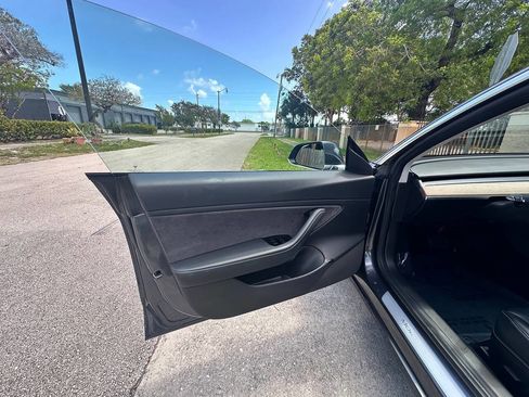 Used 2018 Tesla Model 3 Long Range image 17