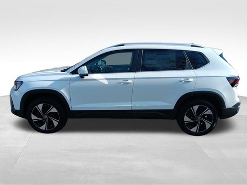 New 2025 Volkswagen Taos SE image 2