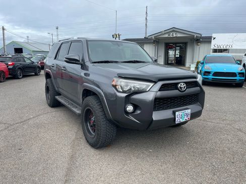 Used 2018 Toyota 4Runner SR5 Premium AWD/4WD image 1