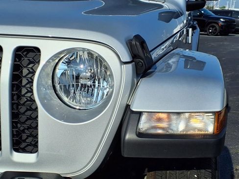 Certified 2023 Jeep Gladiator Sport image 22