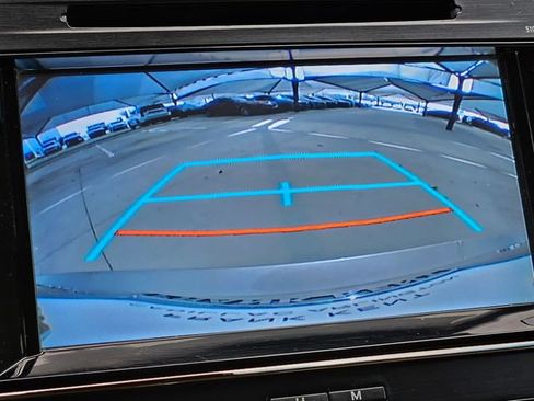 Used 2017 Toyota Avalon XLE image 19