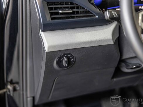 Used 2022 Volkswagen Taos SE image 19