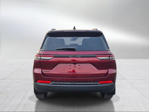 New 2025 Jeep Grand Cherokee Altitude image 5