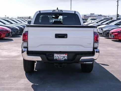 Certified 2022 Toyota Tacoma TRD Off-Road AWD/4WD image 5