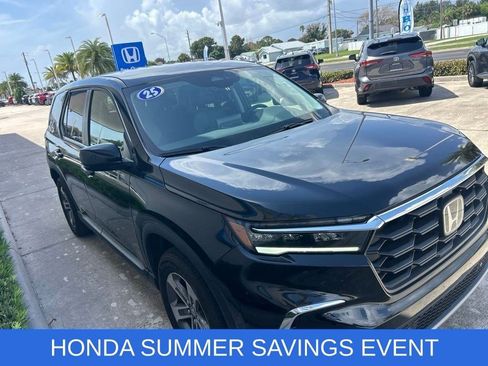 Used 2025 Honda Pilot EX-L image 3