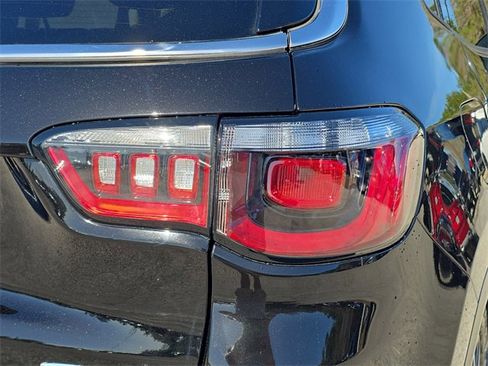 Used 2020 Jeep Compass Latitude image 8