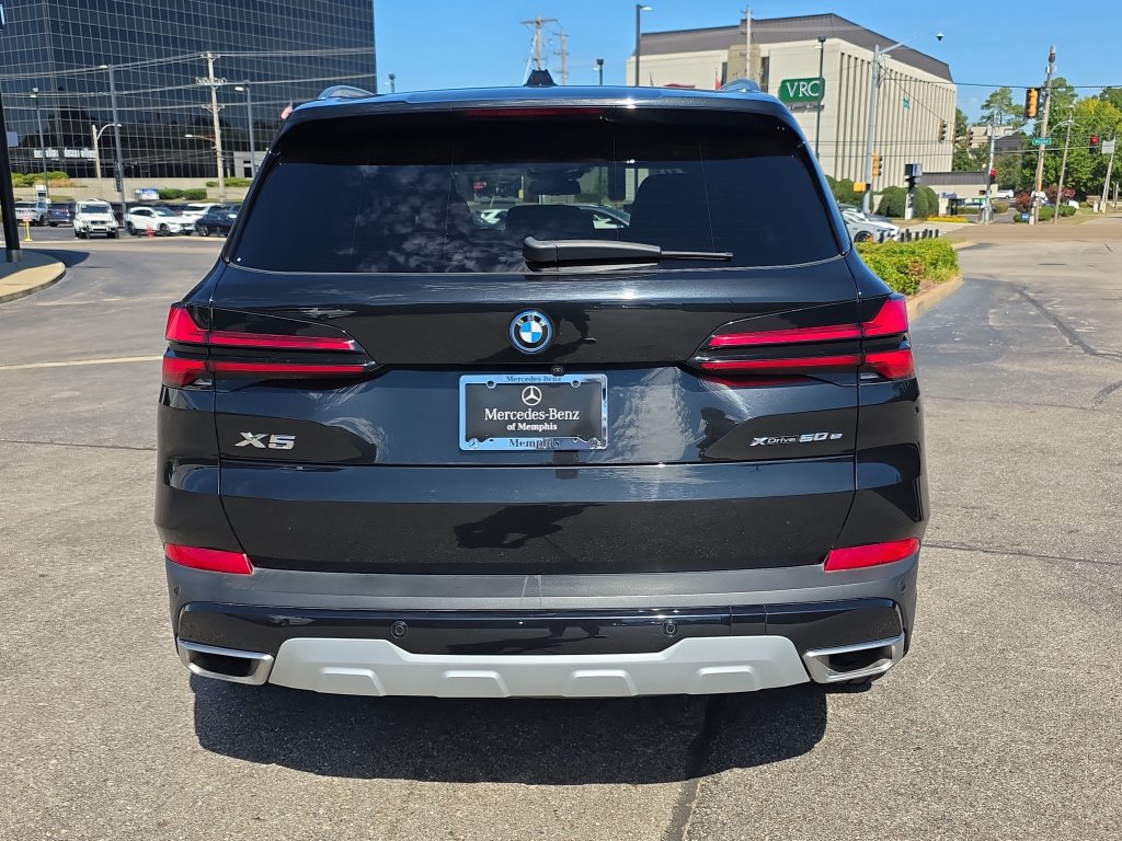 Used 2024 BMW X5 xDrive50e w/ Parking Assistance Package AWD/4WD image 4