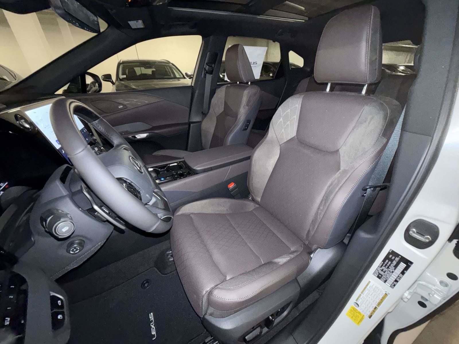 New 2026 Lexus RX 450h AWD image 2