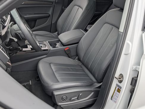 Used 2025 Audi Q5 Premium w/ Convenience Plus Package image 16