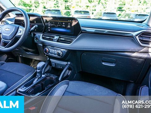 Used 2025 Chevrolet TrailBlazer LT FWD image 24
