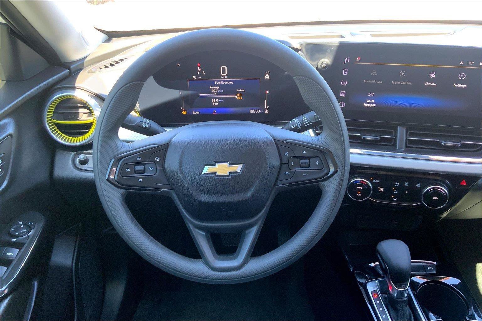Used 2026 Chevrolet Trax LT FWD image 5