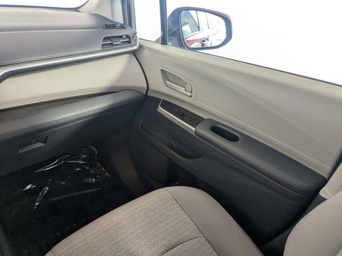 Used 2021 Toyota Sienna LE FWD image 36