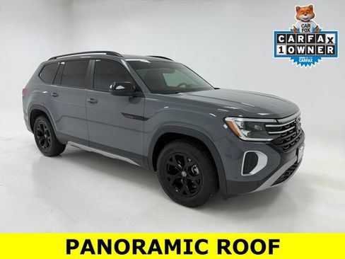 Used 2024 Volkswagen Atlas Peak Edition SE AWD/4WD image 1
