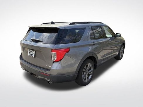 Used 2021 Ford Explorer XLT w/ Equipment Group 202A AWD/4WD image 8