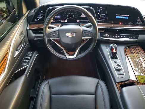 Used 2024 Cadillac Escalade ESV Luxury image 10