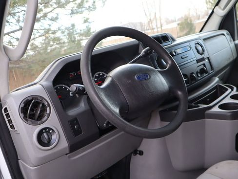 Used 2013 Ford E-250 and Econoline 250 image 19