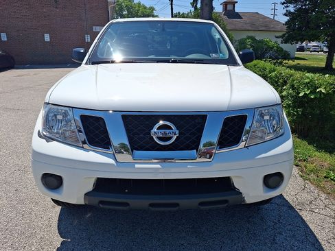 Used 2021 Nissan Frontier SV AWD/4WD image 2