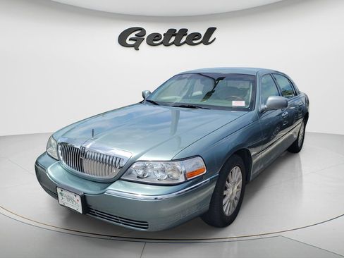 Used 2004 Lincoln Town Car Ultimate image 1