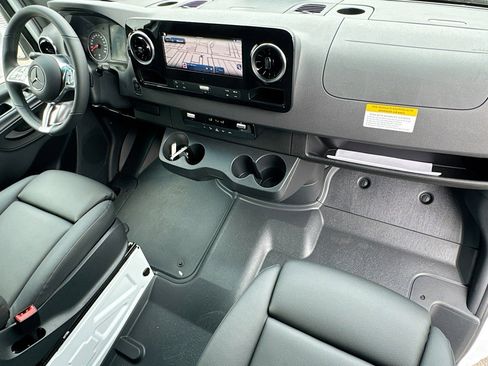 New 2025 Mercedes-Benz Sprinter 2500 image 24