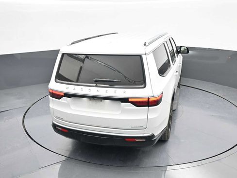 Used 2023 Jeep Wagoneer L Series III w/ Preferred Equipment Group image 33