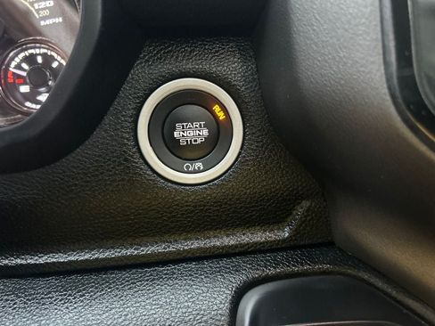 Used 2022 RAM 1500 Laramie AWD/4WD image 19