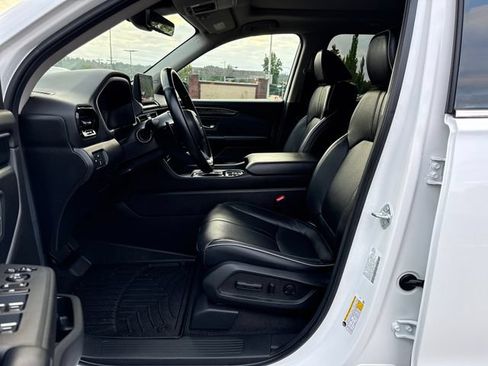 Used 2025 Honda Pilot Elite image 16