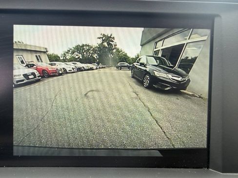 Used 2018 BMW 320i xDrive Sedan w/ Convenience Package AWD/4WD image 15