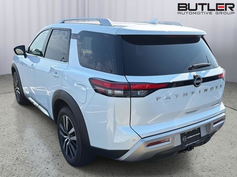 Used 2025 Nissan Pathfinder Platinum FWD image 10