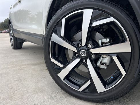 Certified 2022 Nissan Rogue Sport SL image 9