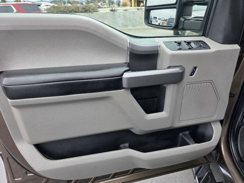 Used 2017 Ford F150 XLT w/ Equipment Group 302A Luxury image 11