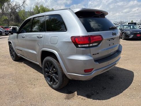 Used 2021 Jeep Grand Cherokee Laredo X AWD/4WD image 3