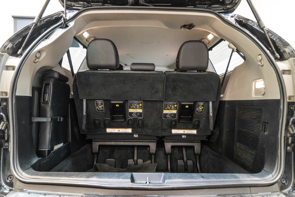 Used 2017 Toyota Sienna SE FWD image 31