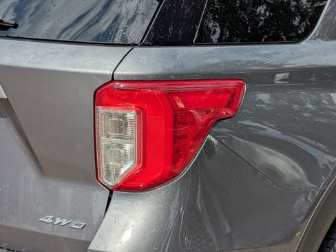 Used 2022 Ford Explorer XLT w/ Equipment Group 202A image 8