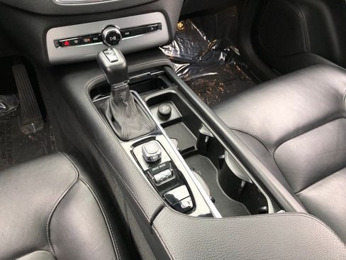 Used 2018 Volvo XC90 T5 Momentum w/ Convenience Package image 25