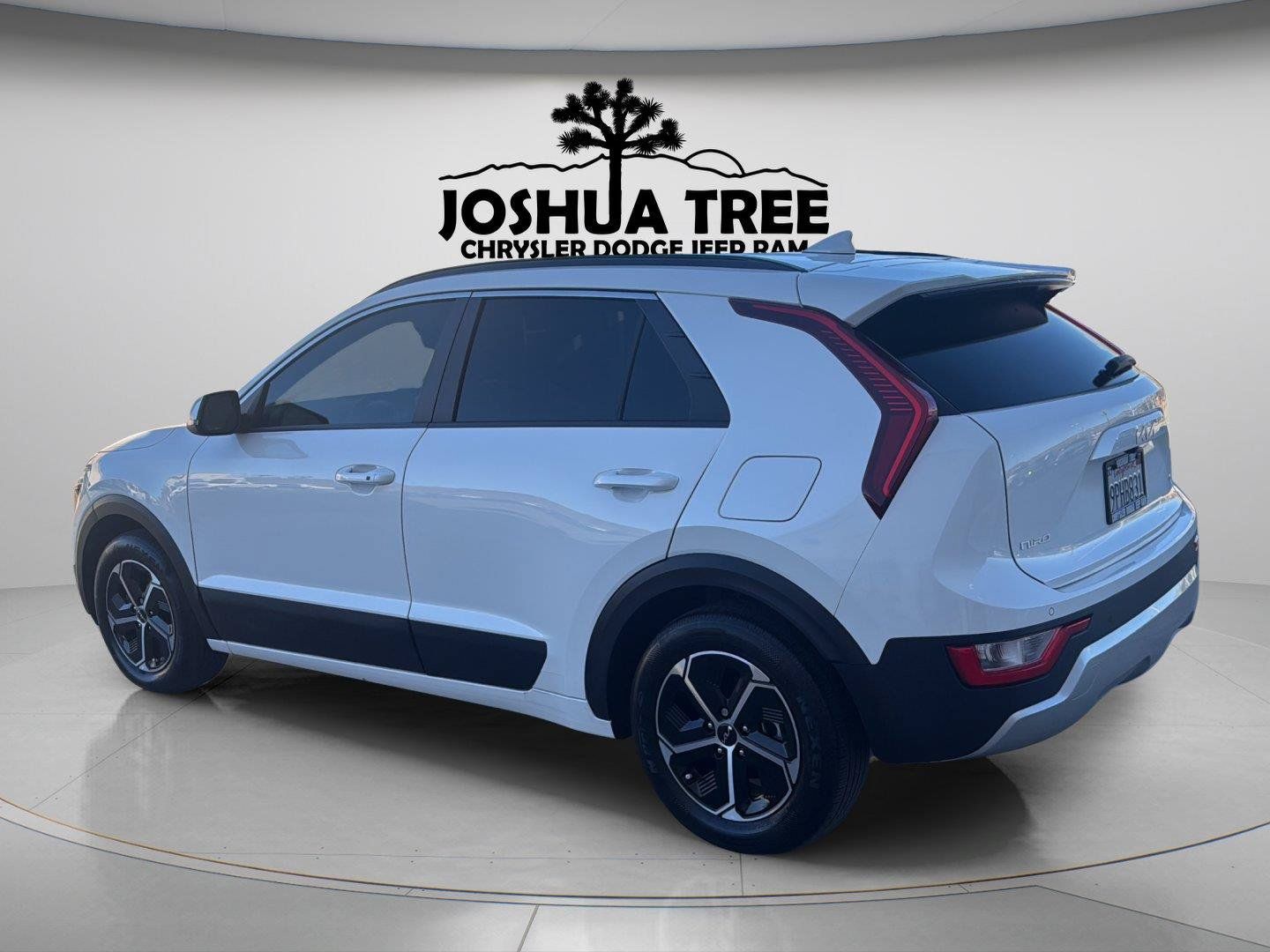 Used 2025 Kia Niro EX FWD image 5